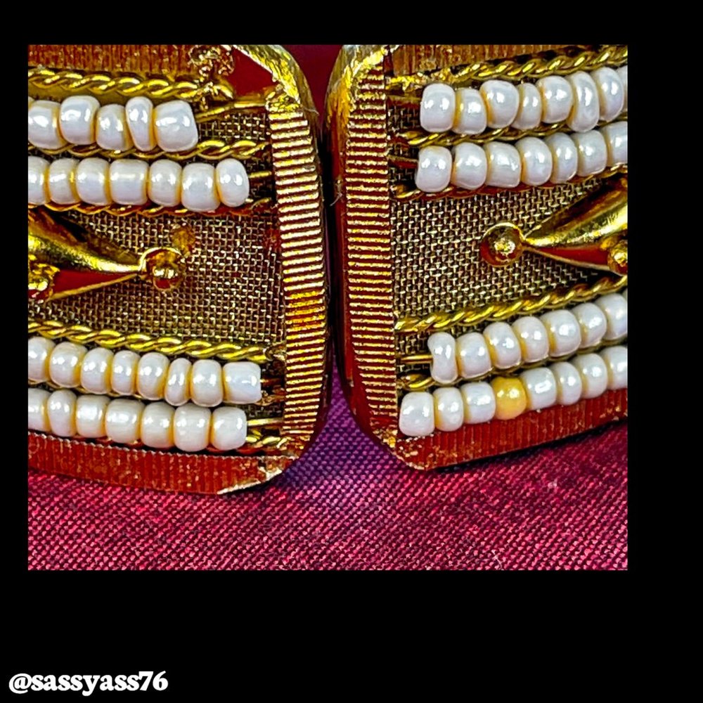 ▪️VTG▪️1970's Beaded Boho Embossed Brass Hinged Bracelet - Picture 5 of 8
